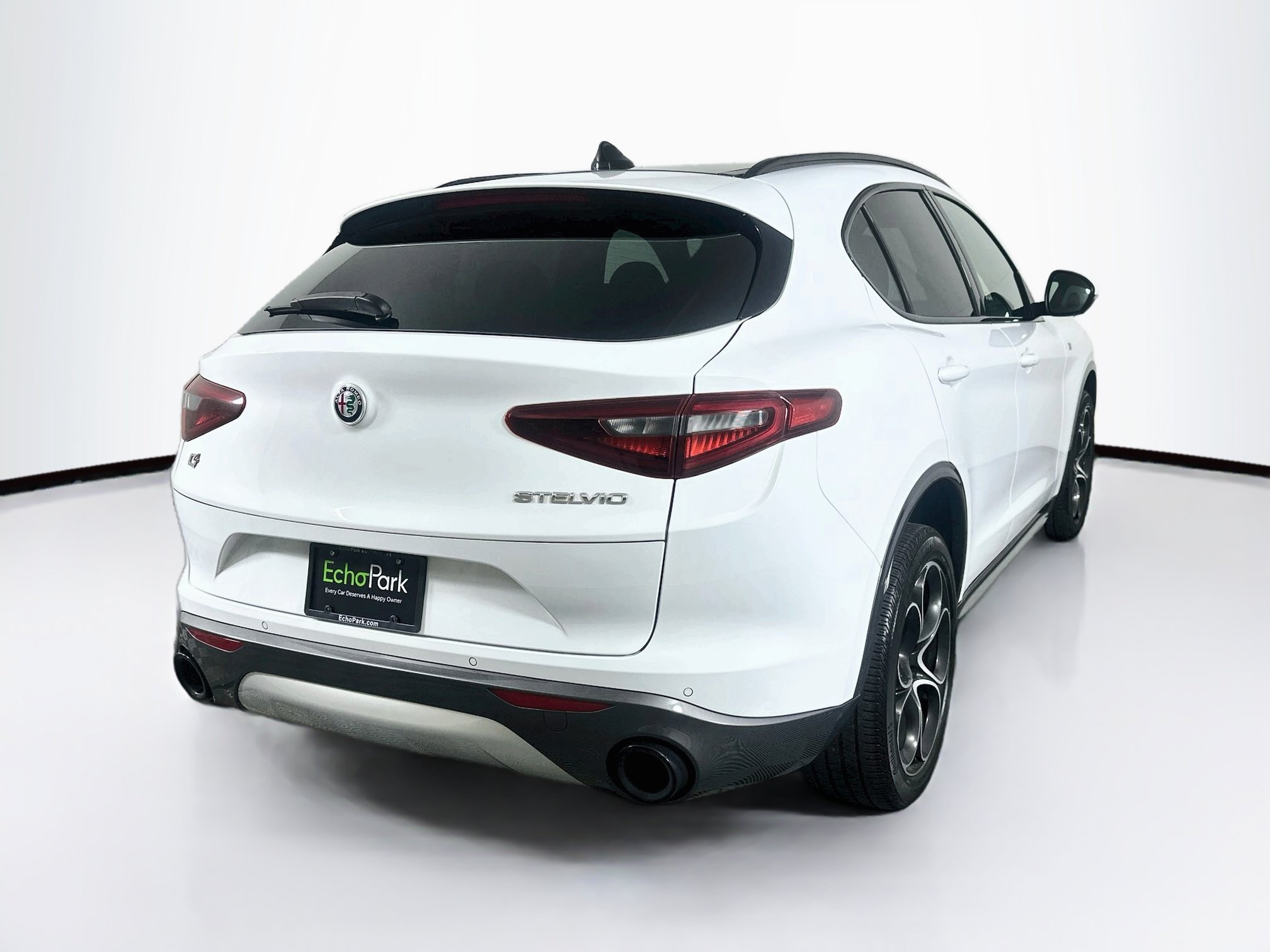 Used 2023 Alfa Romeo Stelvio Ti AWD/4WD image 9