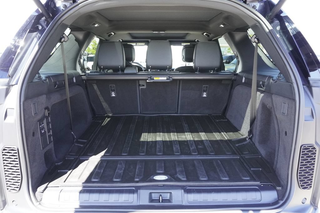 Used 2025 Land Rover Discovery S AWD/4WD image 31