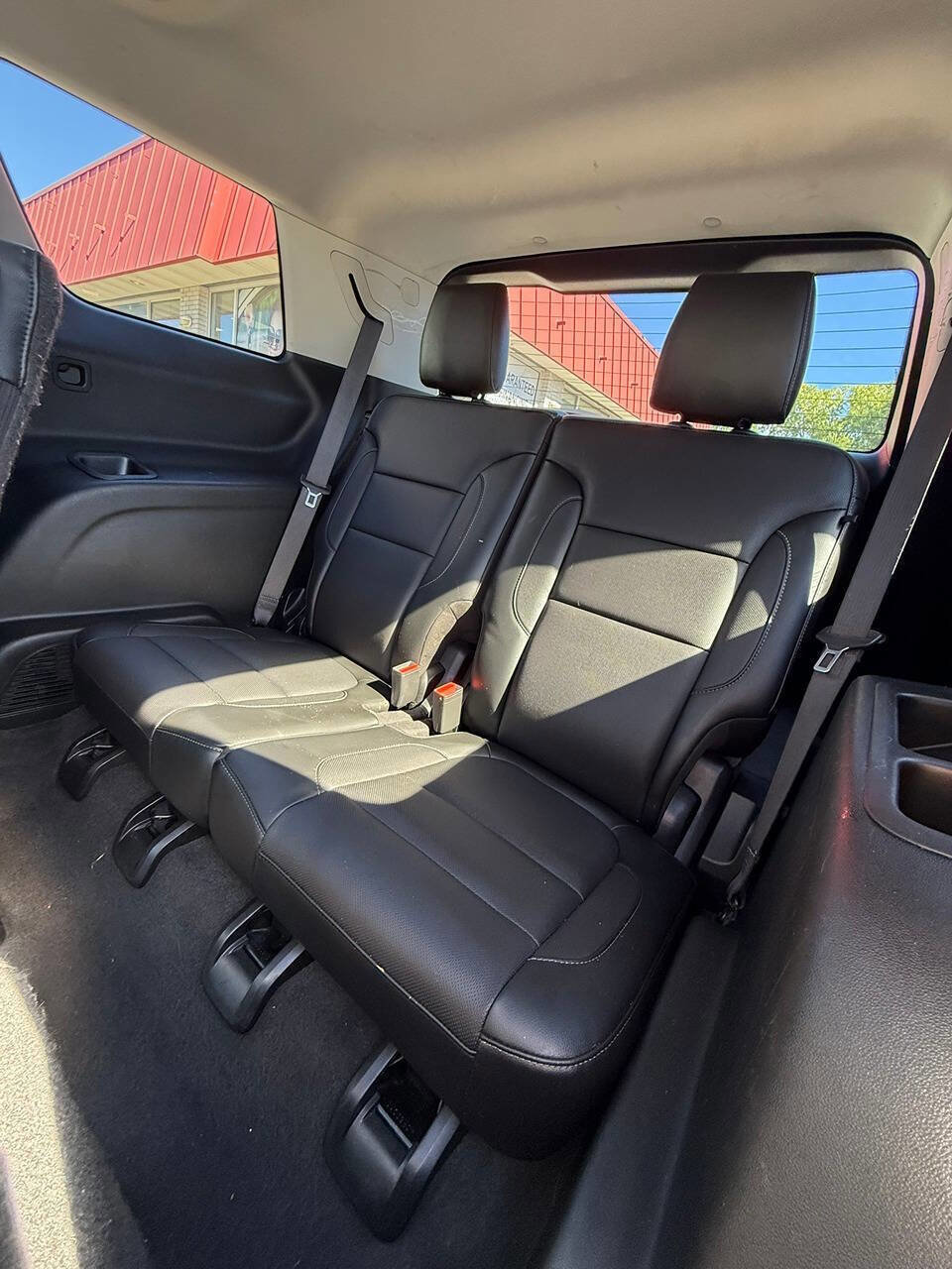 Used 2019 GMC Acadia SLT w/ LPO, Black Accent Package image 17