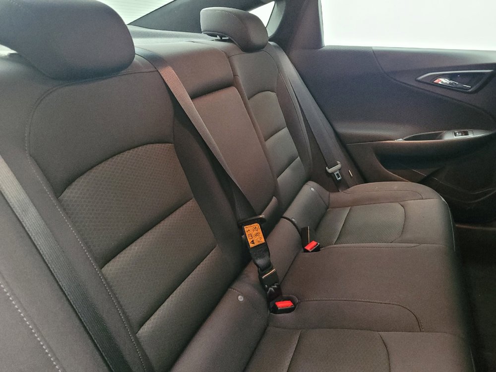 Used 2017 Chevrolet Malibu LT image 19