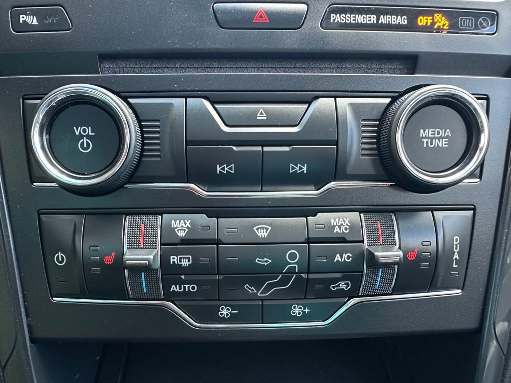 Used 2018 Ford Explorer XLT w/ Equipment Group 202A AWD/4WD image 8