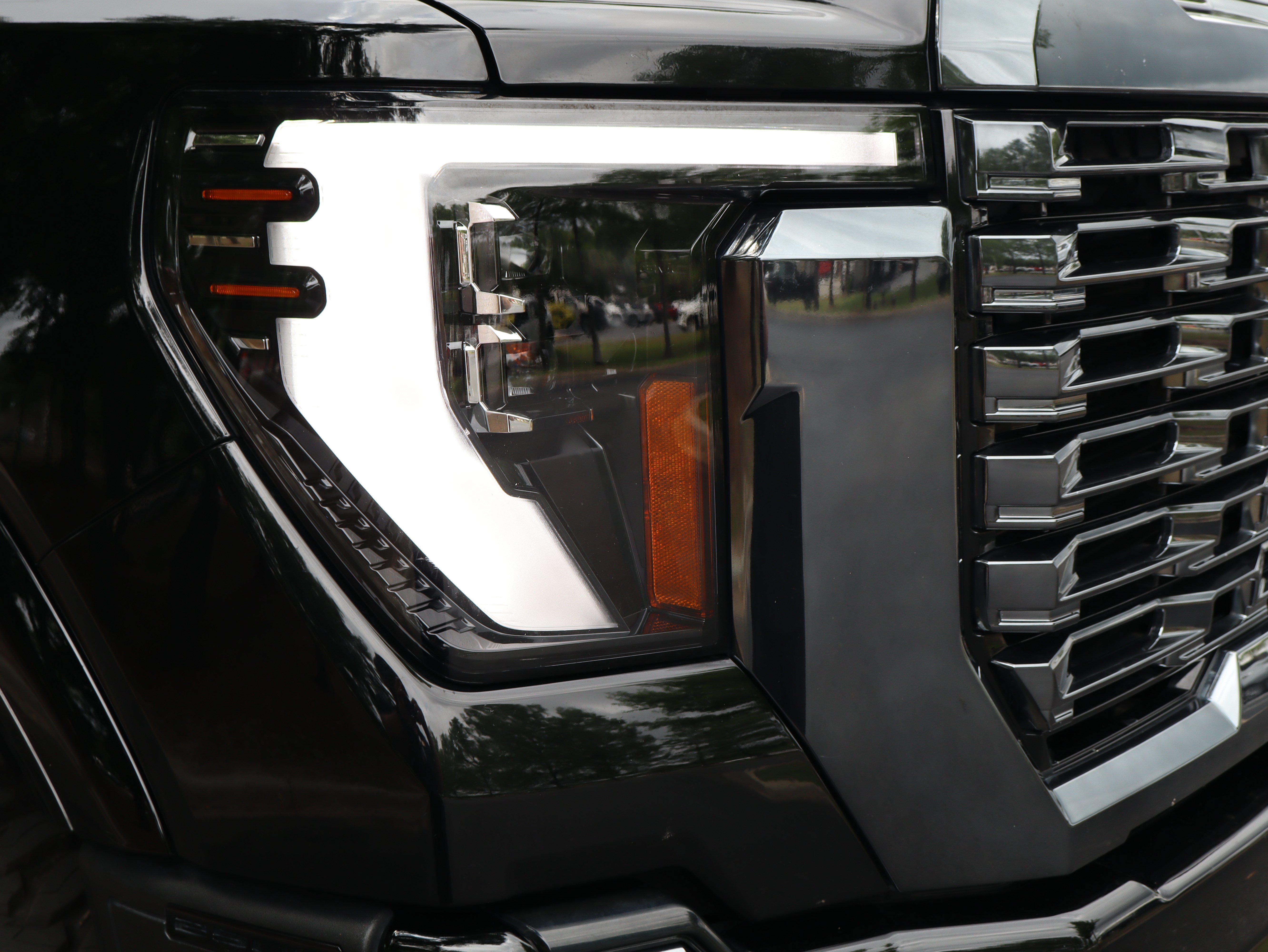 Used 2024 GMC Sierra 2500 Denali Ultimate AWD/4WD image 13