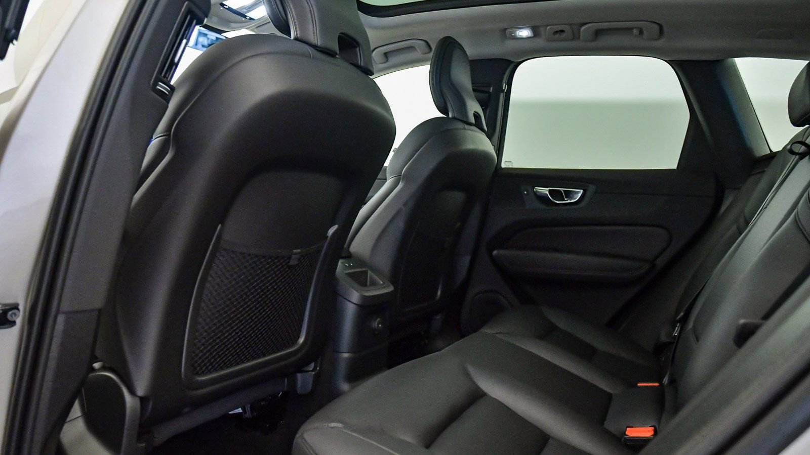 Certified 2025 Volvo XC60 T8 Core w/ Protection Package Premier image 20