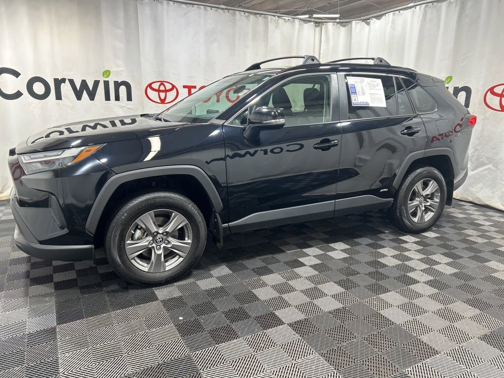 Used 2024 Toyota RAV4 LE AWD/4WD image 4