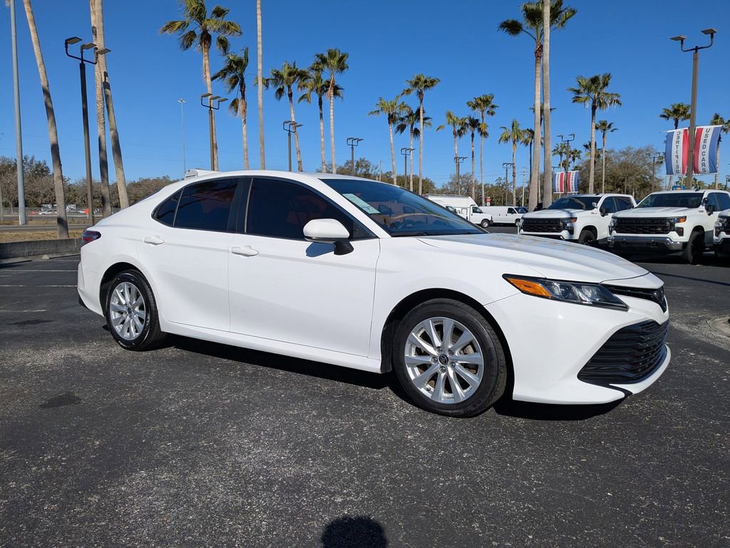 Used 2020 Toyota Camry LE image 2