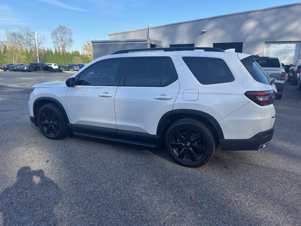 Used 2025 Honda Pilot Black Edition image 7