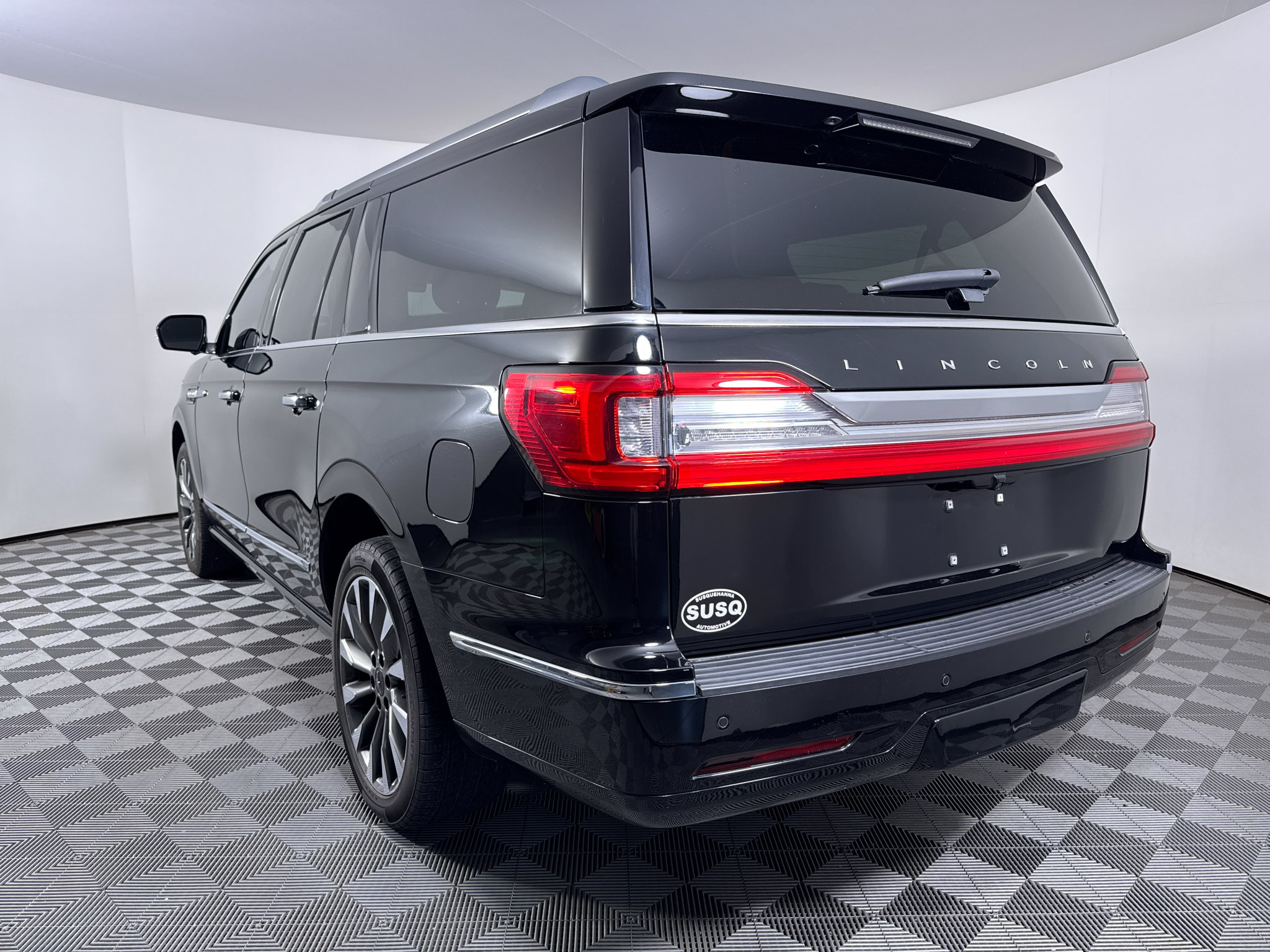 Used 2018 Lincoln Navigator L Select AWD/4WD image 18