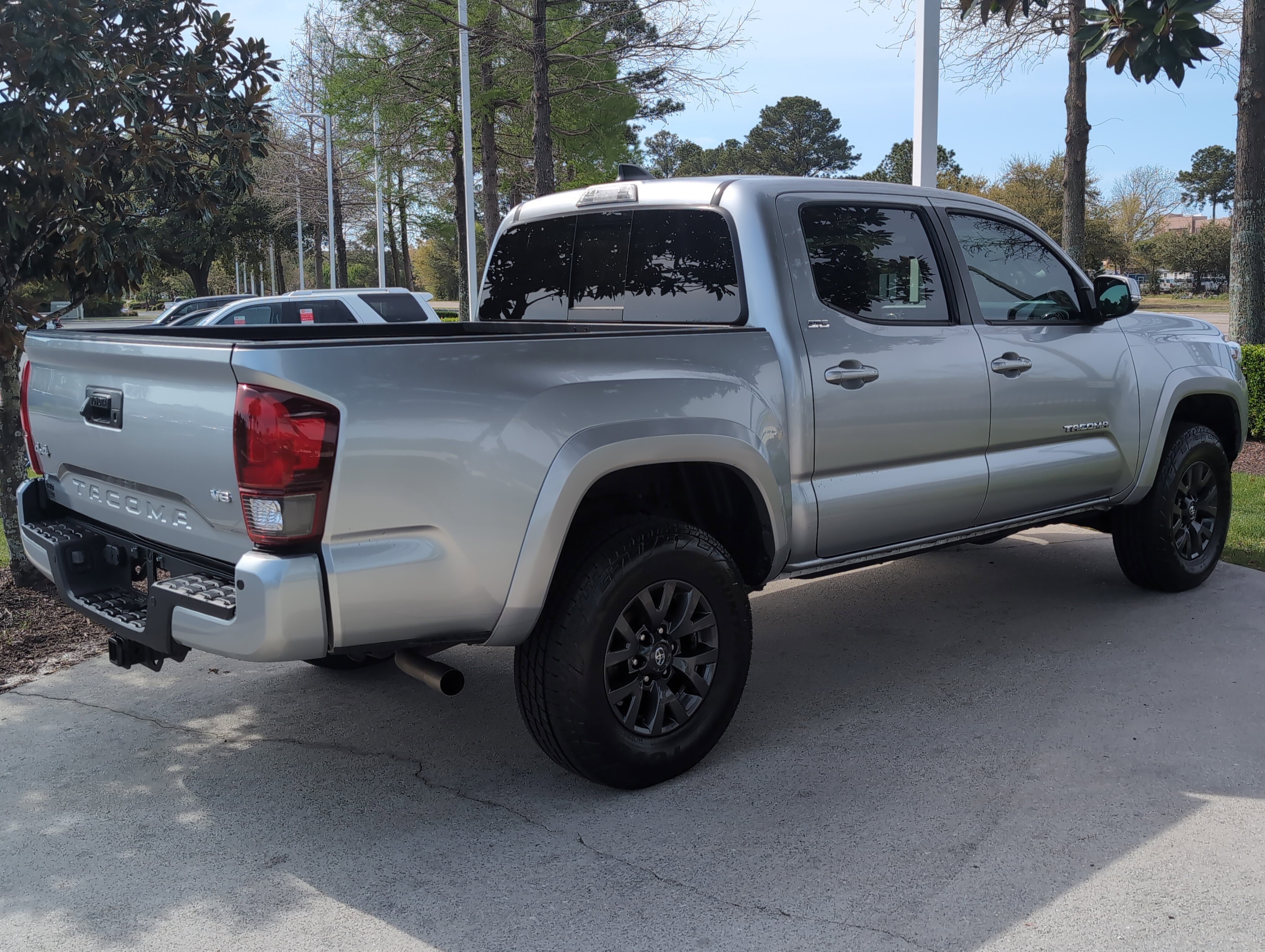 Certified 2023 Toyota Tacoma SR5 AWD/4WD image 10