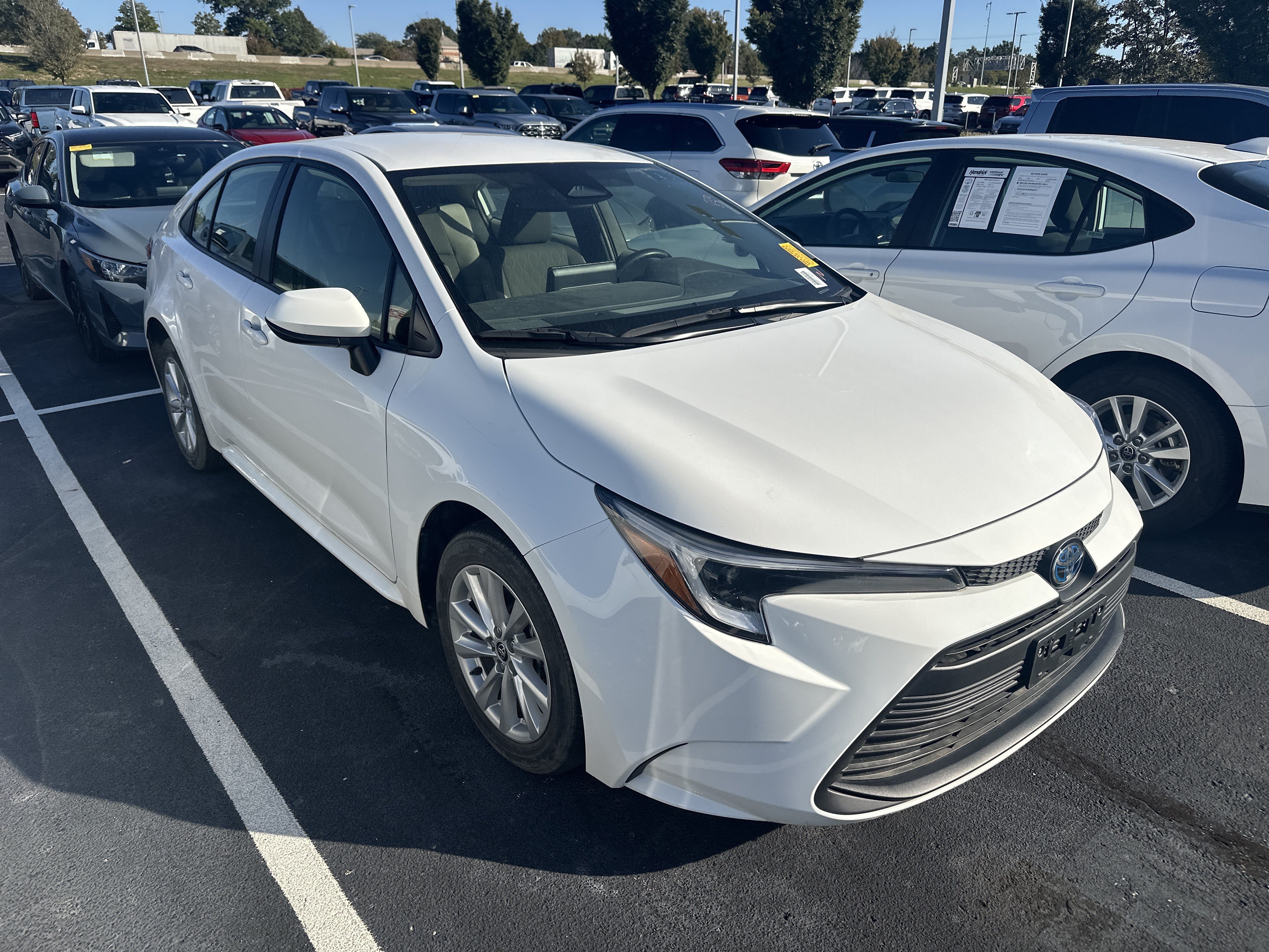 Used 2024 Toyota Corolla LE w/ LE Convenience Package FWD image 2