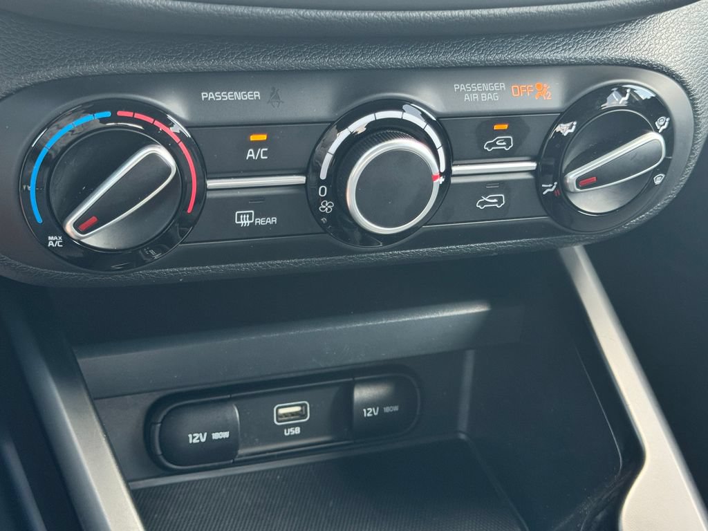 Used 2025 Kia Soul LX w/ LX Technology Package FWD image 22