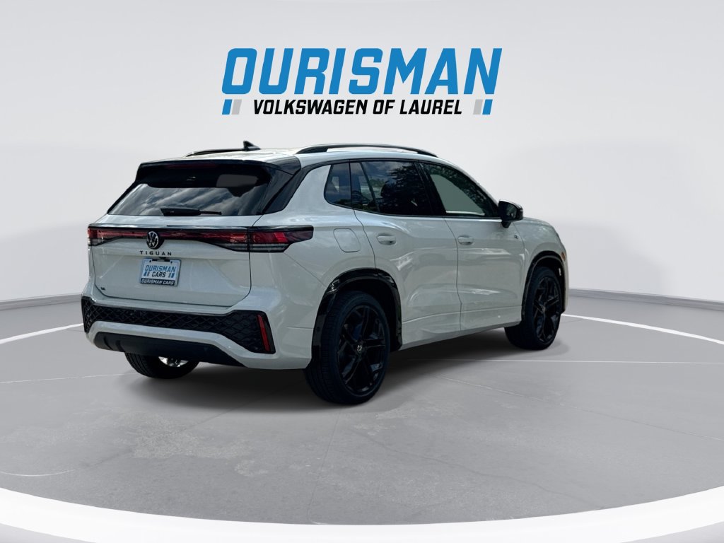 New 2026 Volkswagen Tiguan SE R-Line FWD image 8