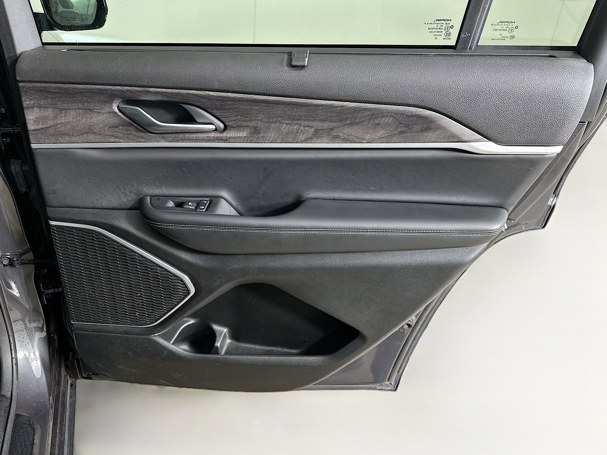 Used 2022 Jeep Grand Cherokee L Limited w/ Luxury Tech Group II image 31