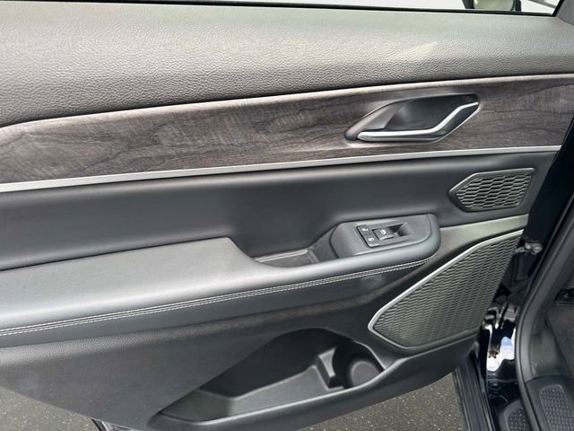 Used 2021 Jeep Grand Cherokee L Limited w/ Trailer Tow Group (B) image 11