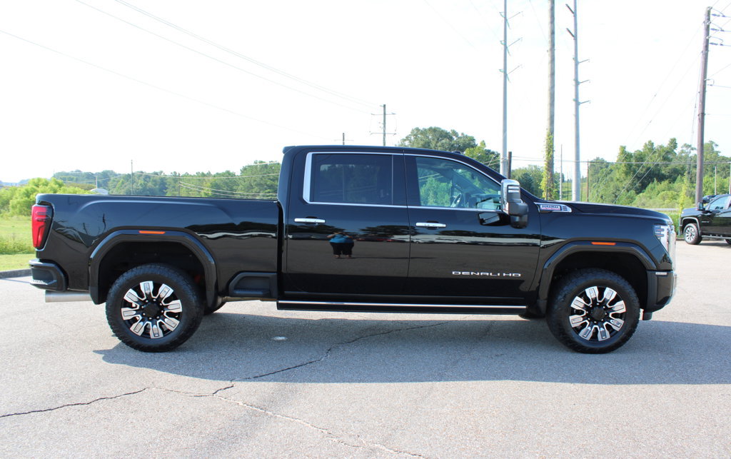 Used 2025 GMC Sierra 2500 Denali w/ Denali Reserve Package AWD/4WD image 6