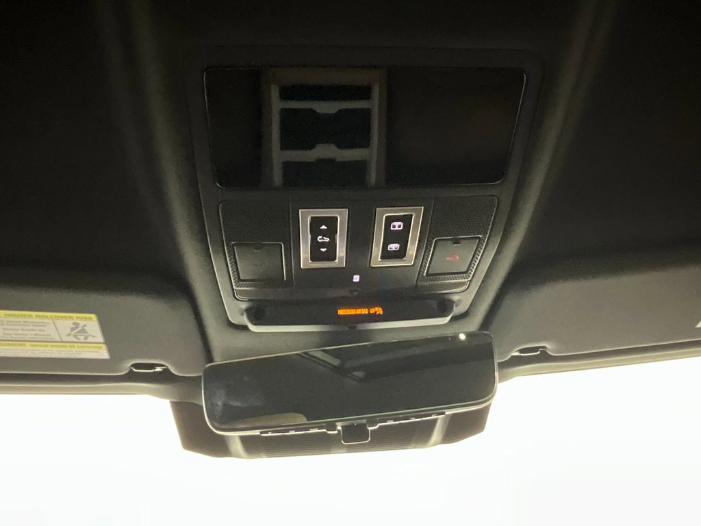 Used 2025 Land Rover Defender 130 X-Dynamic SE image 13