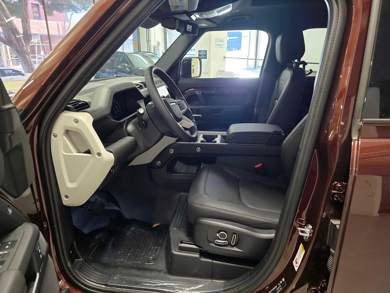 New 2026 Land Rover Defender 130 X-Dynamic SE image 22