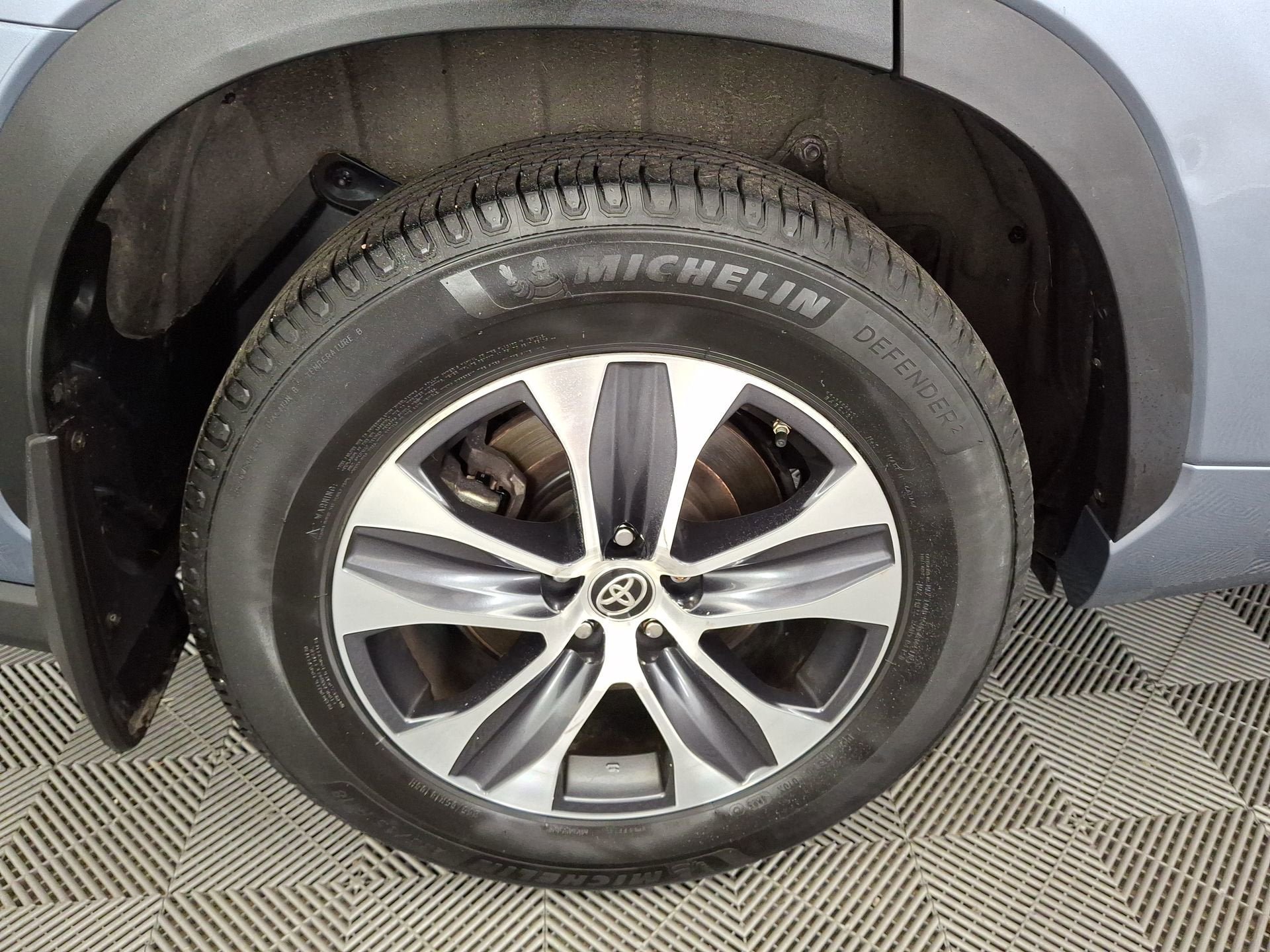 Used 2021 Toyota Highlander XLE AWD/4WD image 27