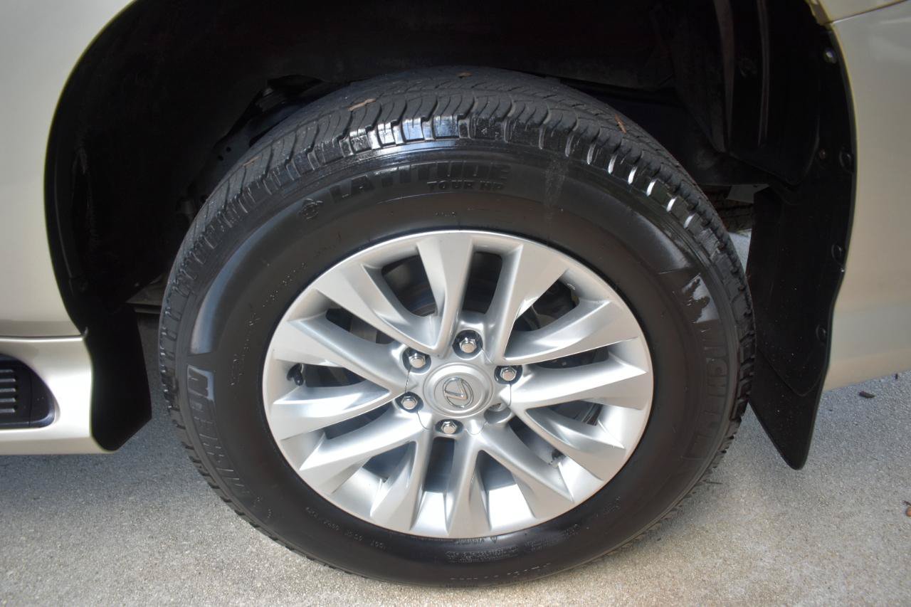 Used 2014 Lexus GX 460 w/ Premium Package AWD/4WD image 18
