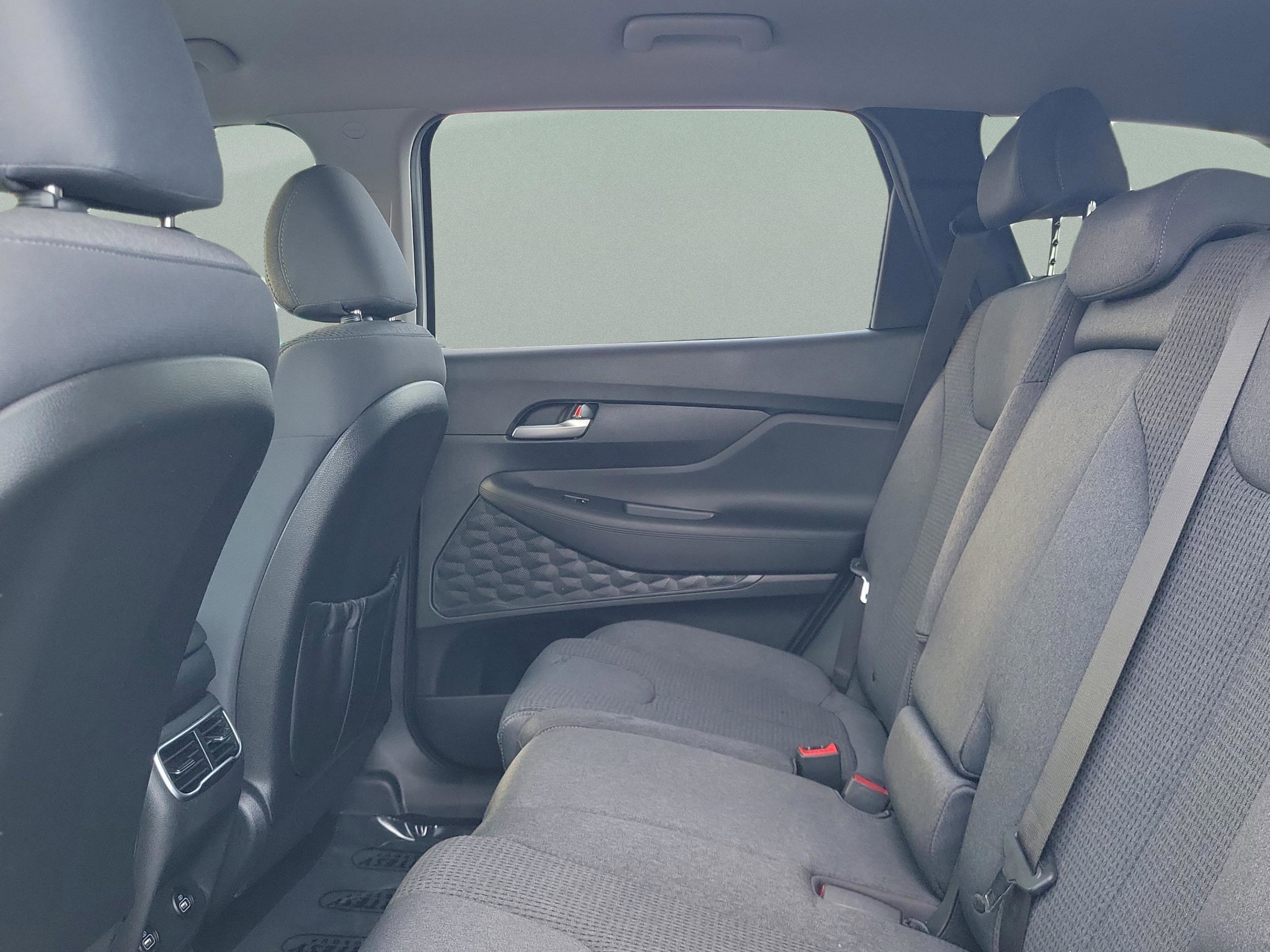 Used 2023 Hyundai Santa Fe SE image 10