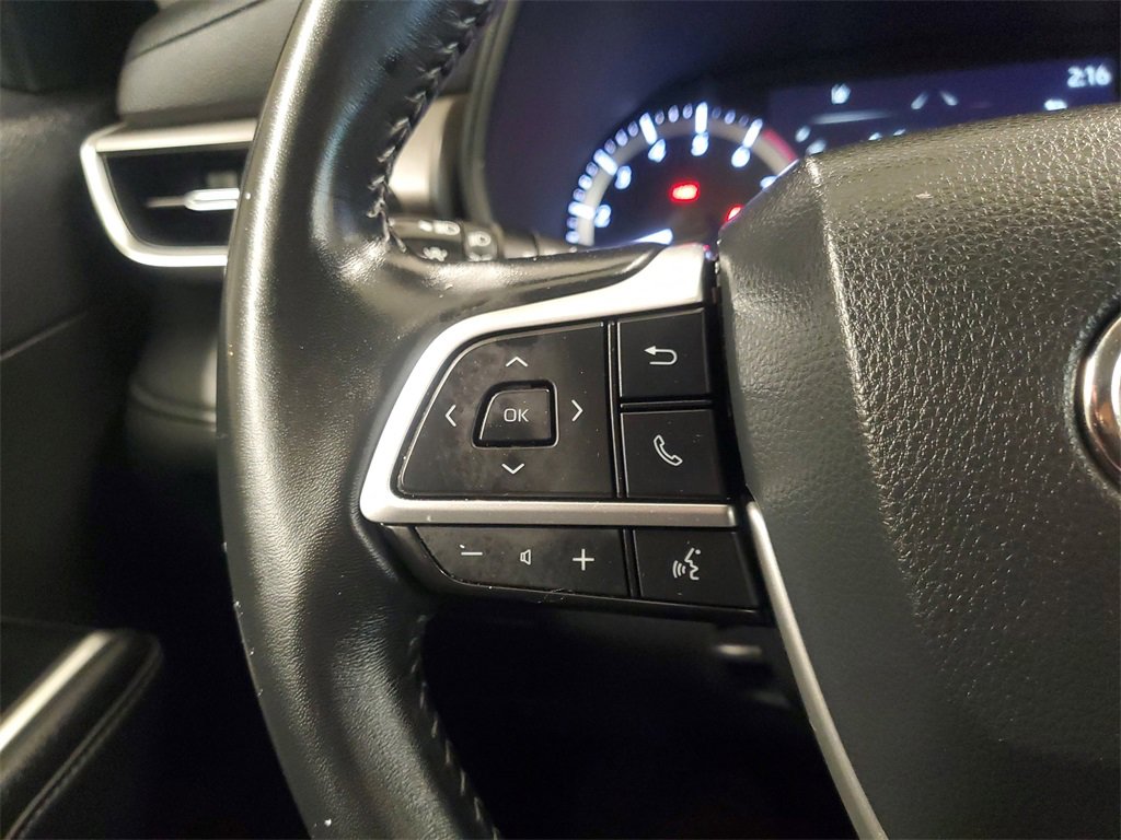 Used 2023 Toyota Highlander LE image 21