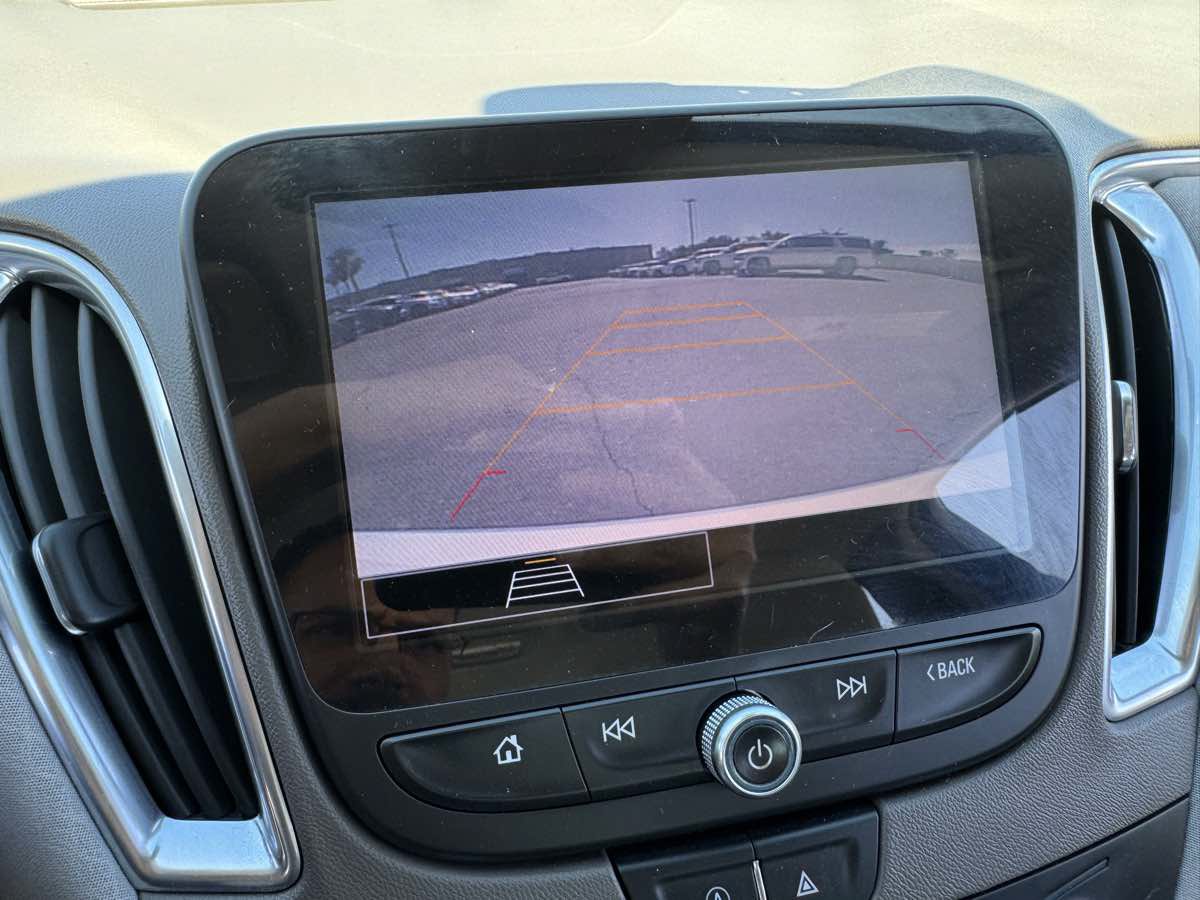 Used 2021 Chevrolet Malibu LT FWD image 27
