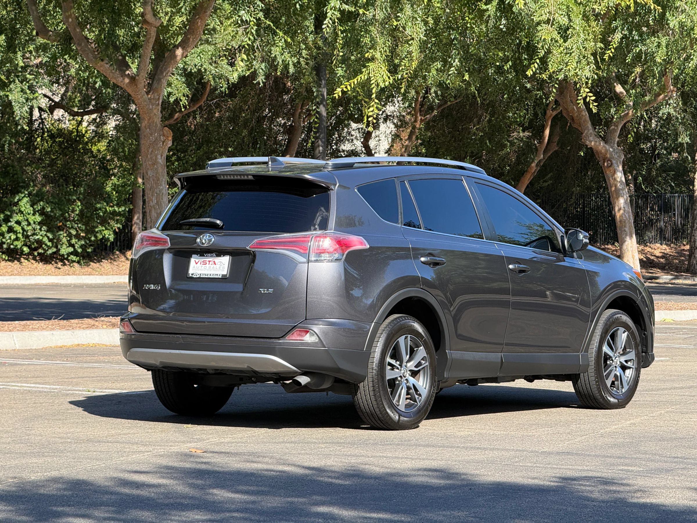Used 2017 Toyota RAV4 XLE w/ Carpet Mat Package FWD image 5