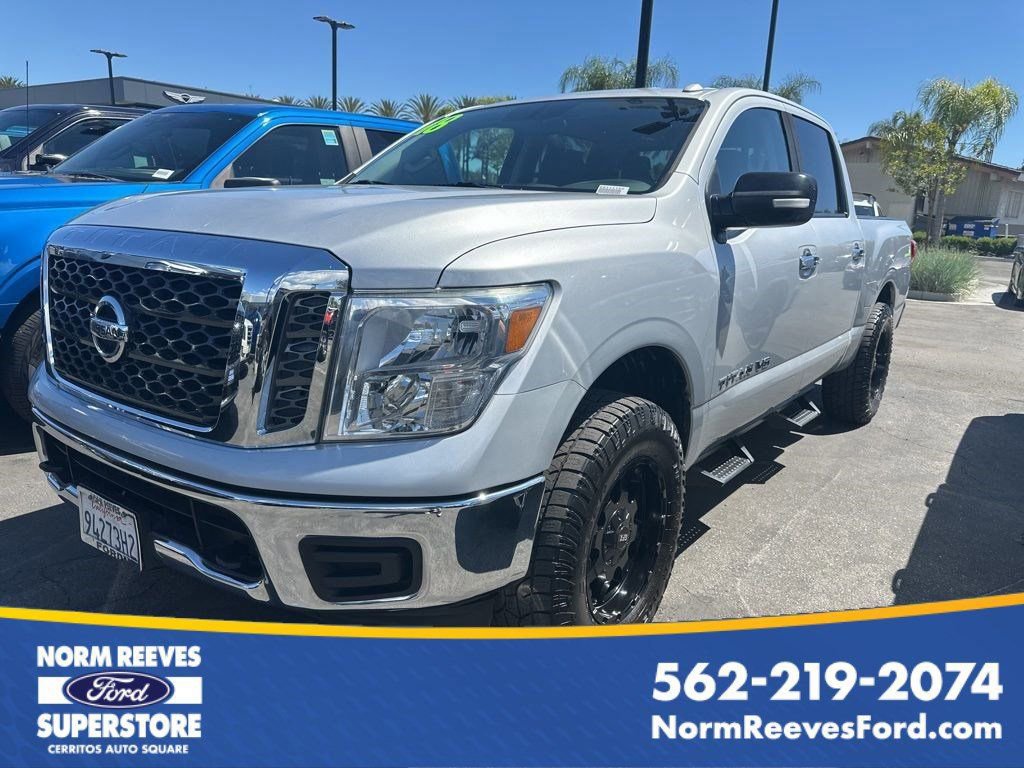 Used 2018 Nissan Titan SV image 1
