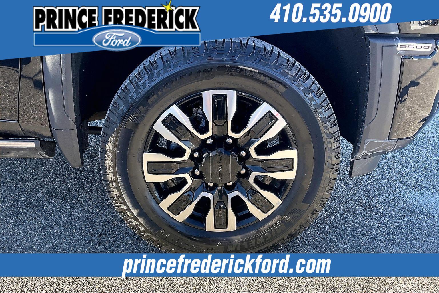 Used 2025 GMC Sierra 3500 Denali Ultimate image 9