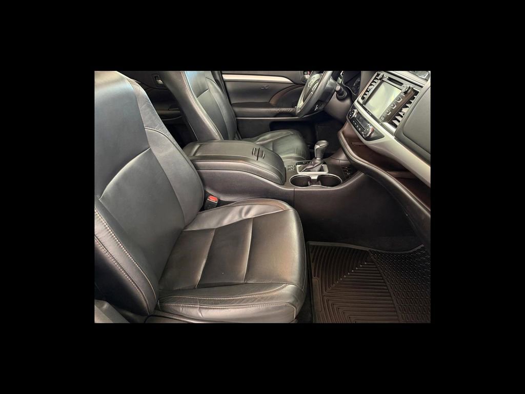 Used 2016 Toyota Highlander XLE image 18