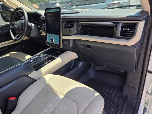 Used 2023 Ford Expedition Platinum image 18