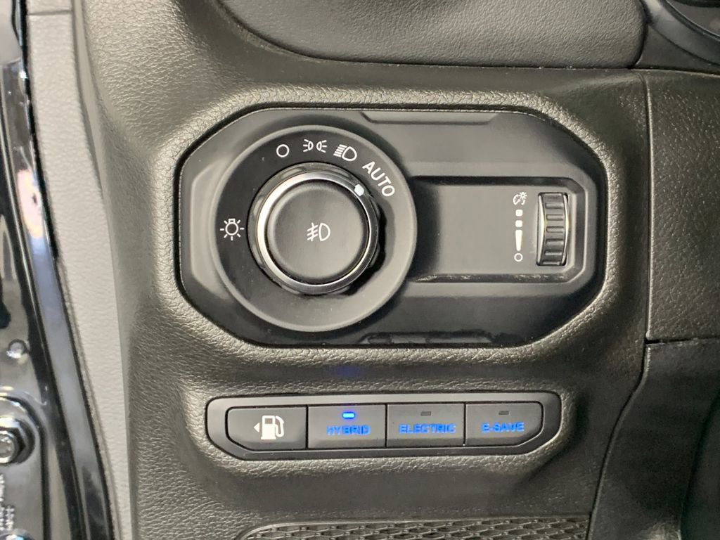 Used 2023 Jeep Wrangler Unlimited Sahara w/ Cold Weather Group AWD/4WD image 17