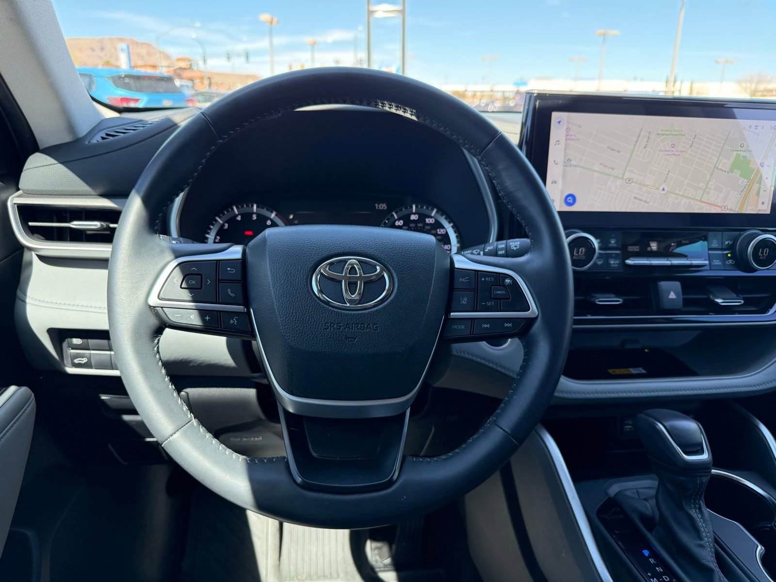 Used 2024 Toyota Highlander XLE AWD/4WD image 17