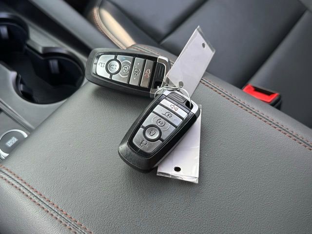 Used 2025 Ford Explorer Active w/ Active Comfort Package image 5