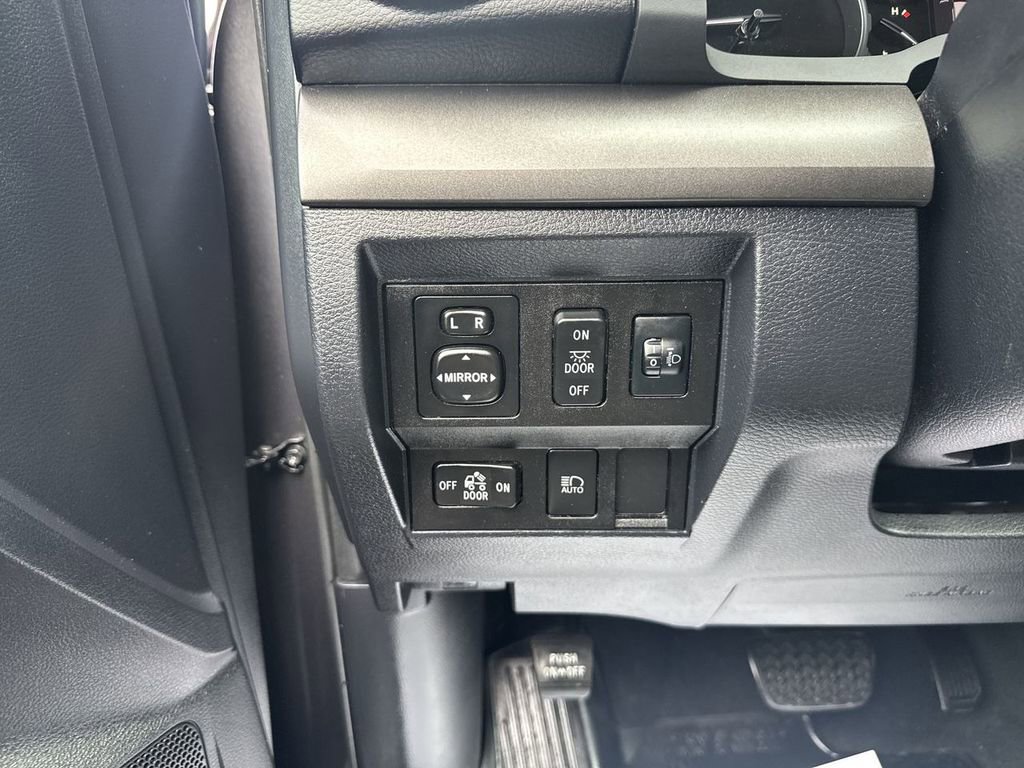 Used 2018 Toyota Tundra SR5 image 20