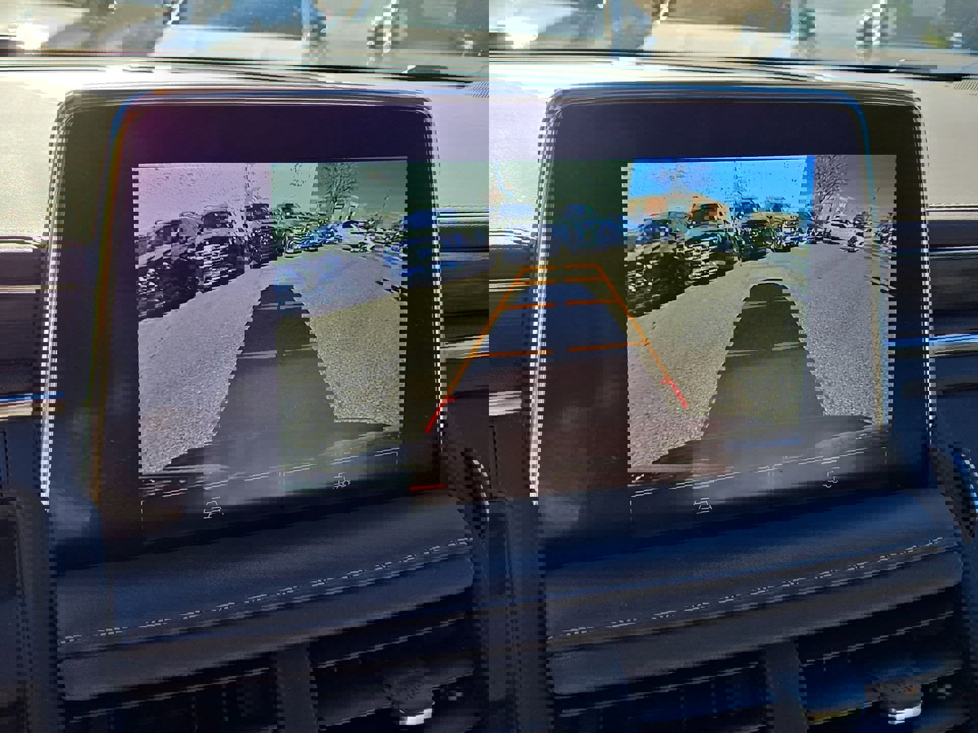 Used 2023 GMC Yukon SLT image 18