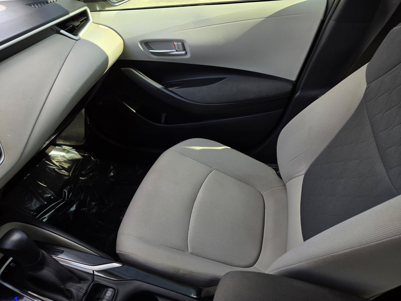 Used 2021 Toyota Corolla LE FWD image 26