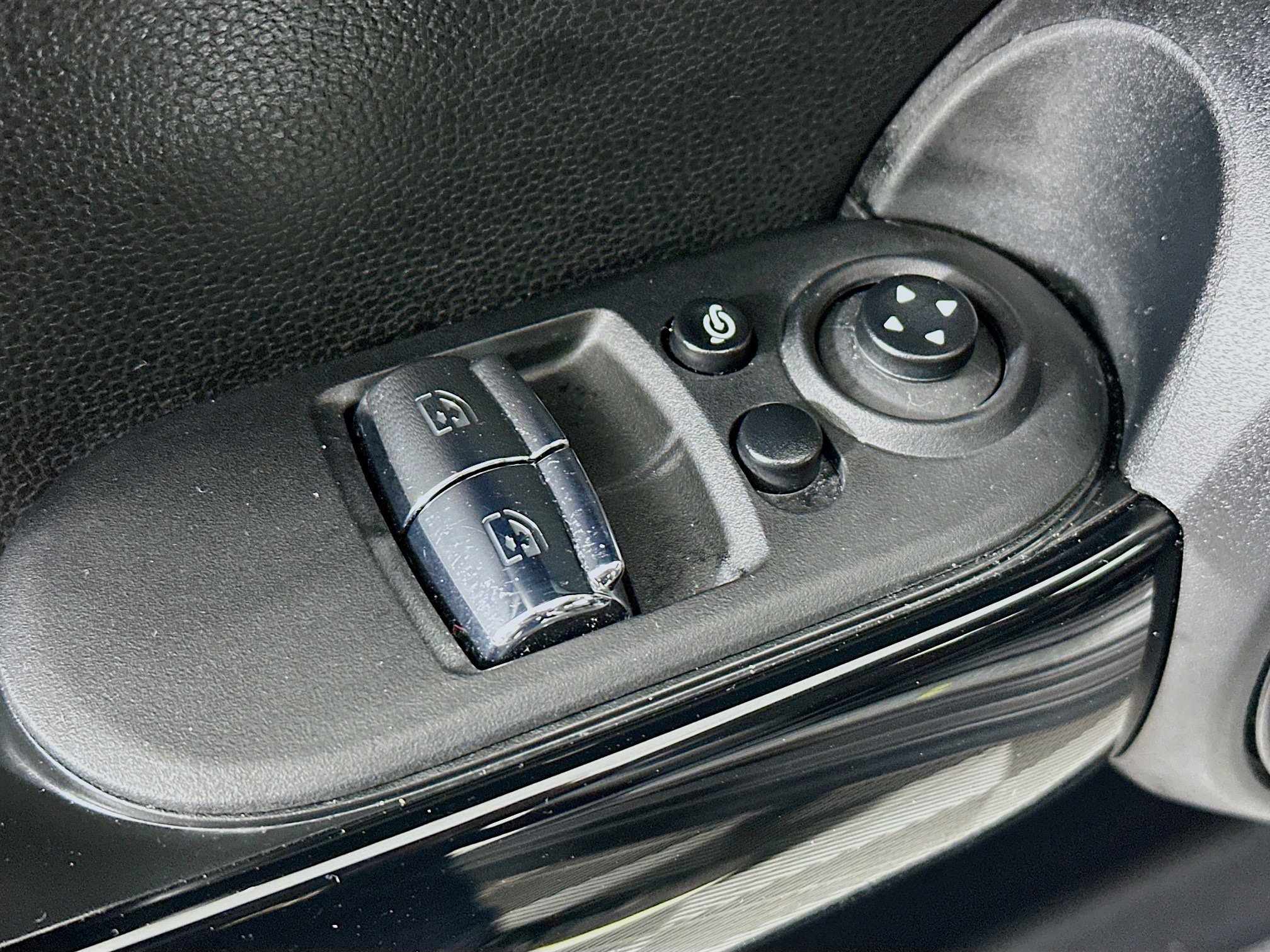 Used 2022 MINI Cooper SE image 15