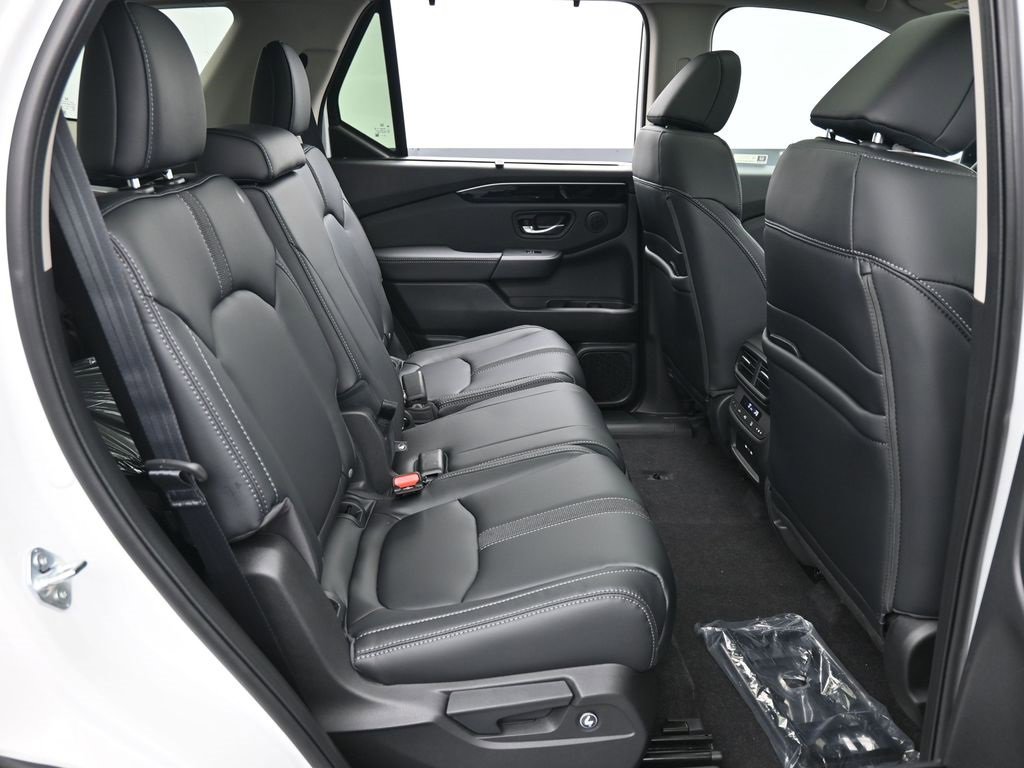 New 2025 Honda Pilot Touring image 40