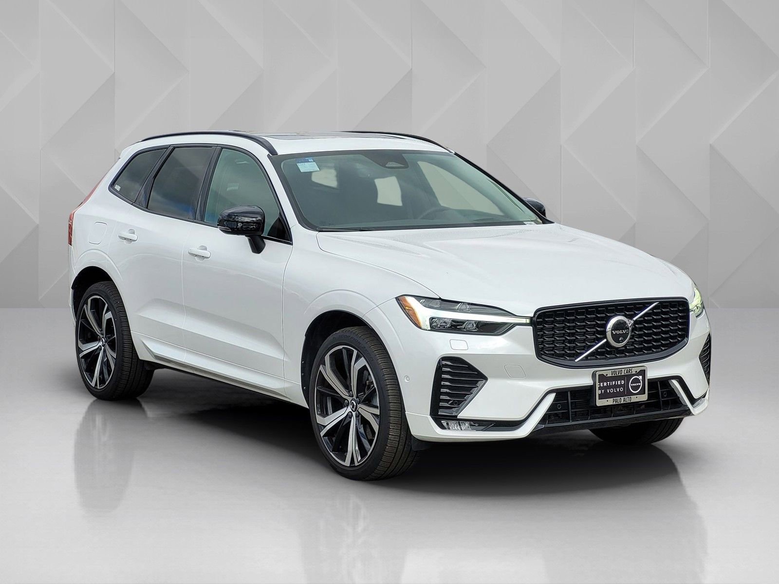 Certified 2023 Volvo XC60 B6 Ultimate w/ Protection Package Premier image 8