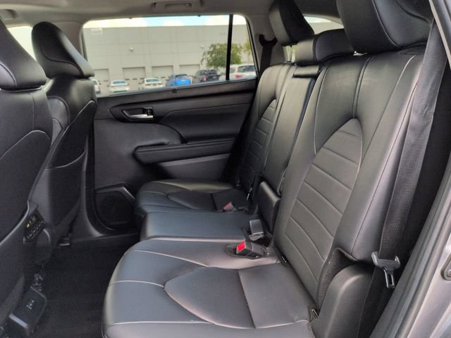 Certified 2024 Toyota Highlander XLE FWD image 14