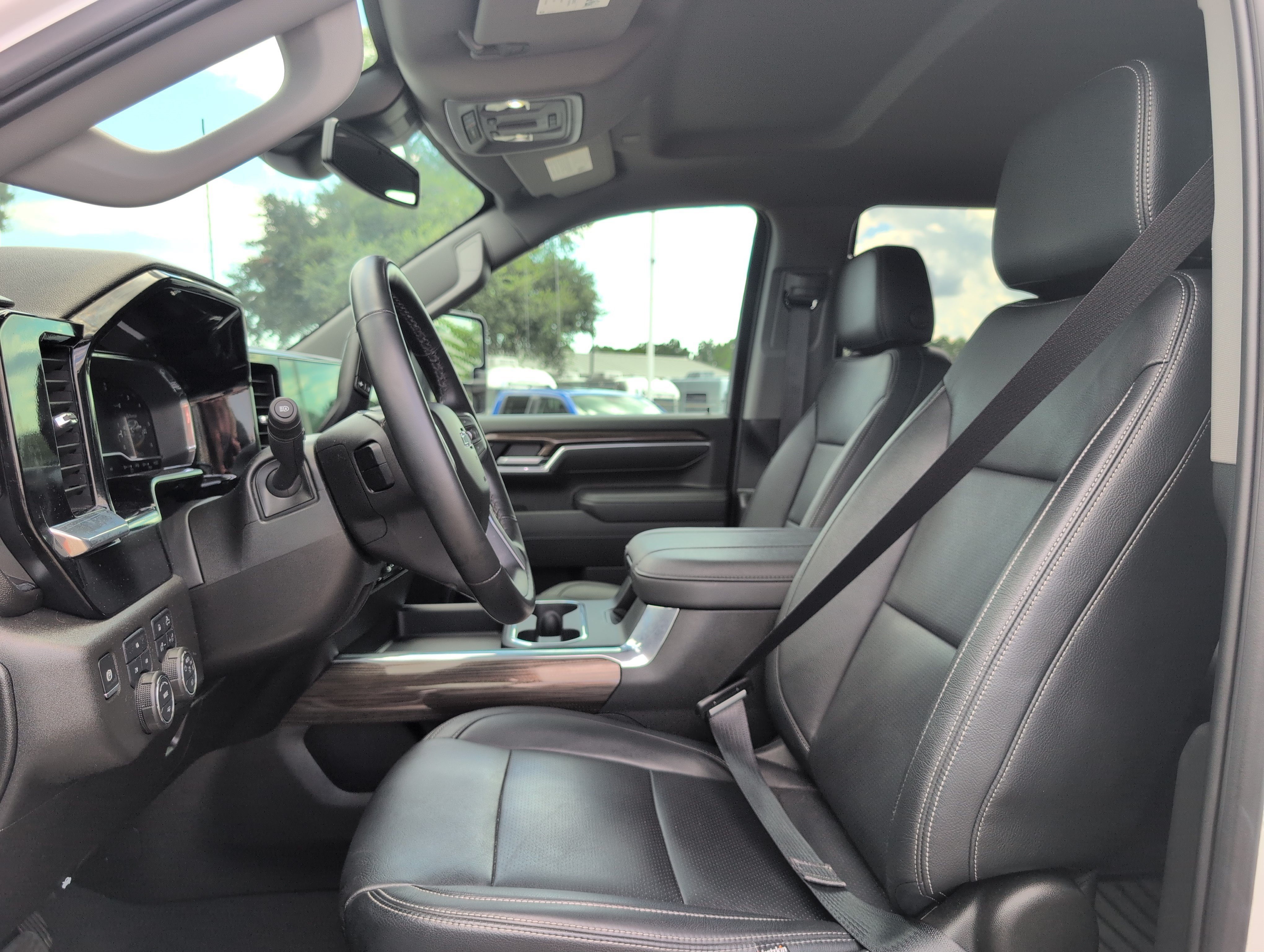 Used 2025 Chevrolet Silverado 2500 LT w/ Trail Boss Package AWD/4WD image 13