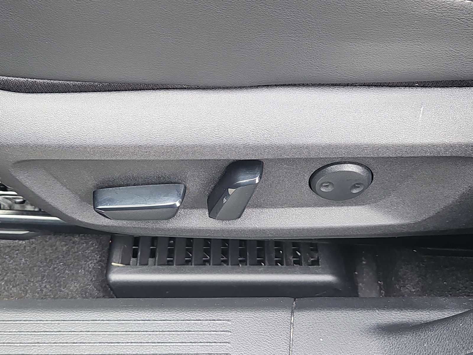 Used 2023 Nissan Rogue Platinum AWD/4WD image 23