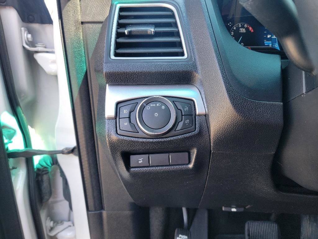 Used 2017 Ford Explorer XLT w/ Equipment Group 202A FWD image 14