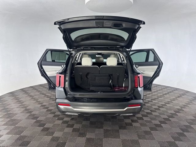 Certified 2025 Kia Sorento S w/ Panoramic Sunroof Package image 17