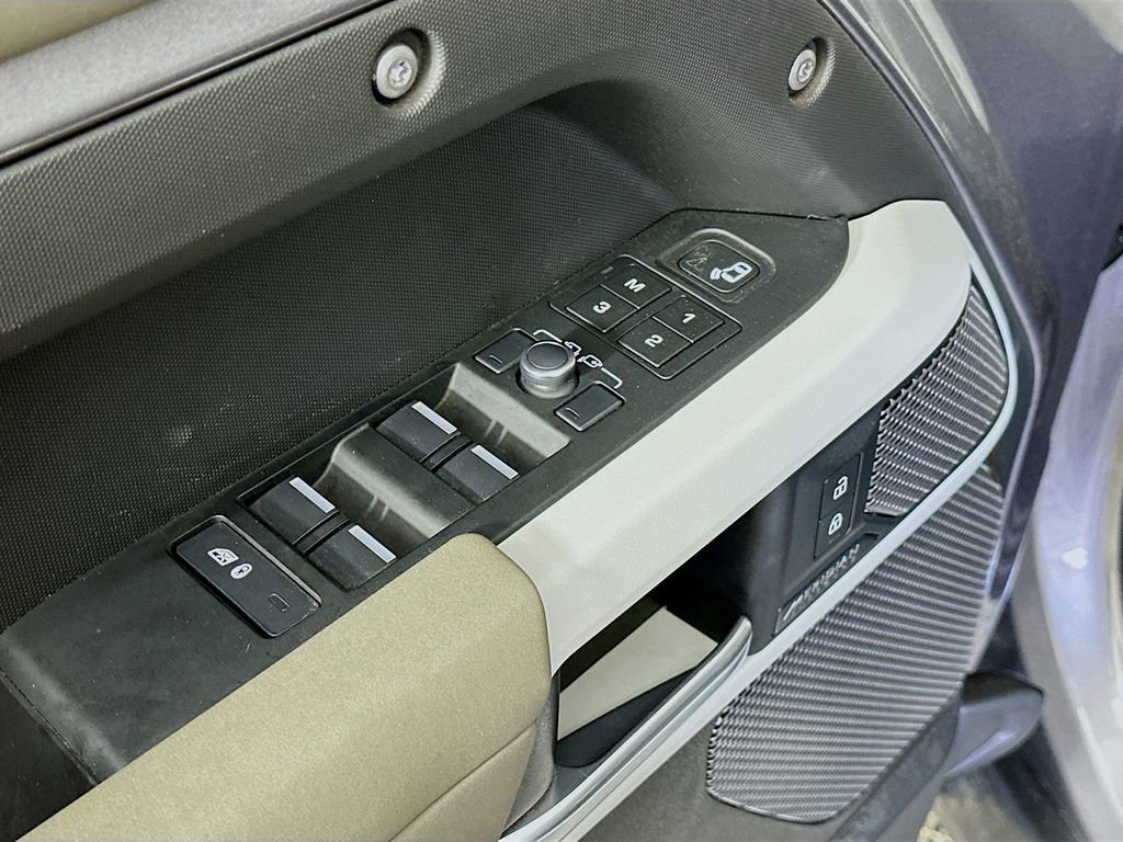 Used 2022 Land Rover Defender 110 X-Dynamic SE AWD/4WD image 24