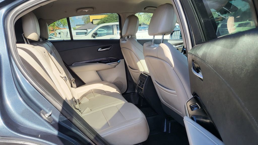 Used 2020 Cadillac XT4 Luxury w/ Cold Weather Package image 19