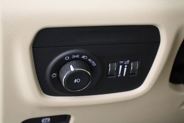Used 2022 Jeep Grand Cherokee Limited AWD/4WD image 23