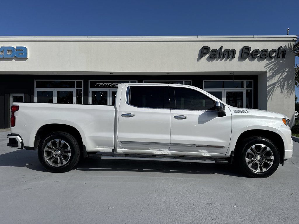 Used 2022 Chevrolet Silverado 1500 High Country w/ Technology Package AWD/4WD image 23