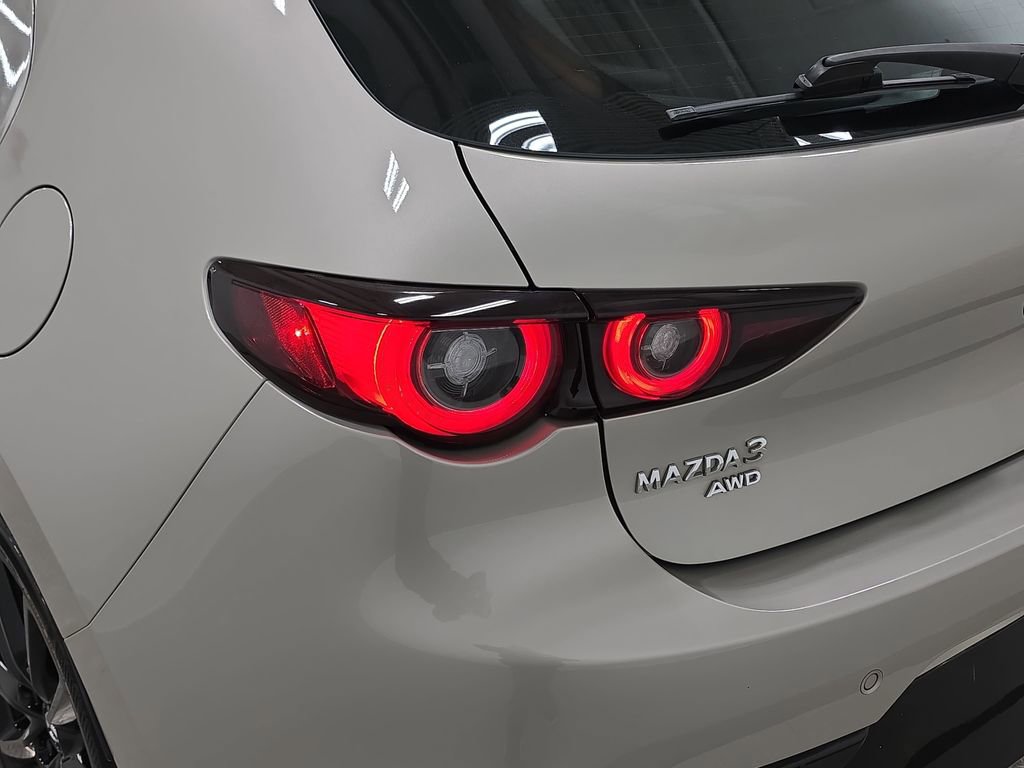 Used 2023 MAZDA MAZDA3 Hatchback w/Premium Plus Pkg image 34