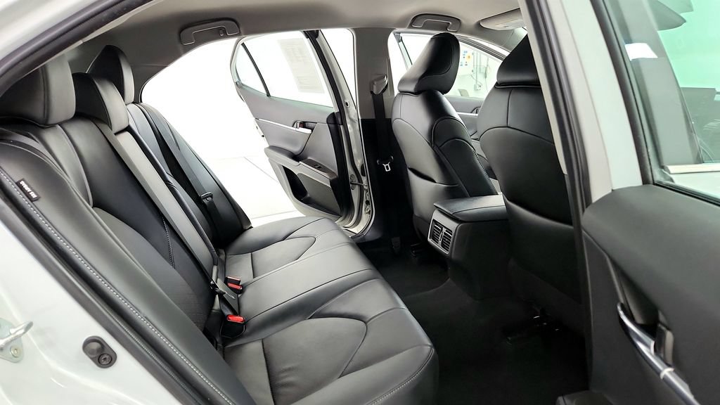 Used 2024 Toyota Camry XSE FWD image 18